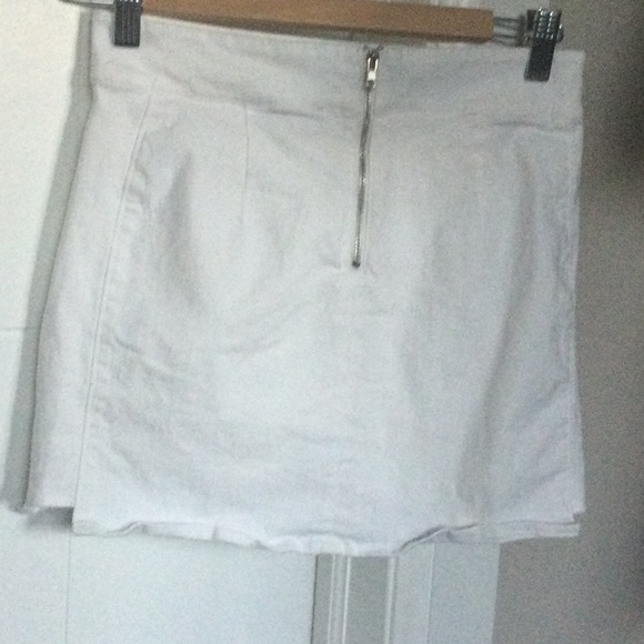 Women’s Skirt - Picture 3 of 4